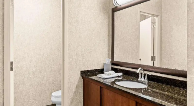 Люкс Heartland Inn & Suites, SureStay Collection by Best Western