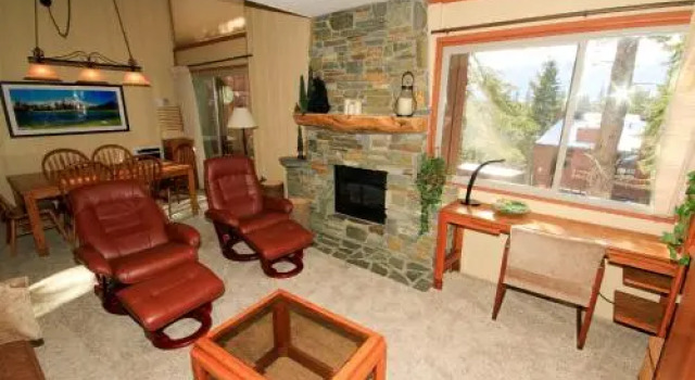Mammoth Ski Racquet Club 120 - Pet Friendly, Забронировать Апартаменты/квартира Апартаменты Маммот-Лейкс, рядом с Chair 7, Апартаменты/квартира