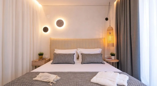 Номер Deluxe с балконом и с красивым видом из окна Mirablue Luxury Residences