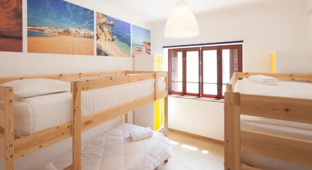 Кровать в общем номере Furadouro Terrace Hostel