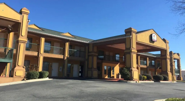 Peach State Inn & Suites, Забронировать Отель Хокинсвилл Джорджия, рядом с Мемориальный парк ветеранов Хокинсвилла