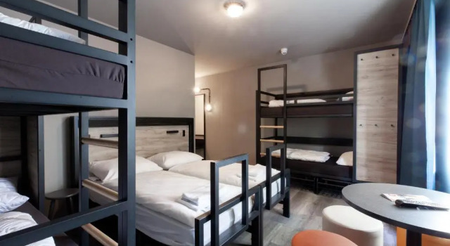 Кровать в общем номере a&o Frankfurt Ostend