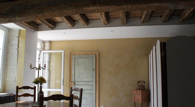 Charmante Maison Pierres 1768, Buchen Sie Hotel Polisy 