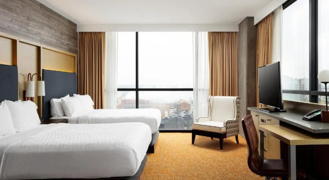 Четырёхместный номер Deluxe Holiday Inn & Suites Nashville Downtown - Broadway by IHG