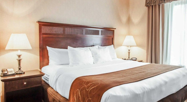 Люкс Holiday Inn Express & Suites Milwaukee NW - Park Place by IHG