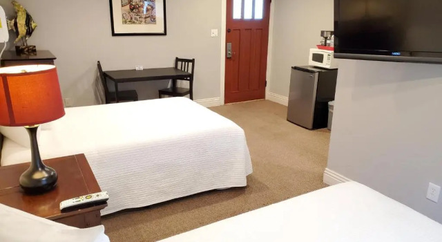 Четырёхместный номер Standard Coronado Island Inn
