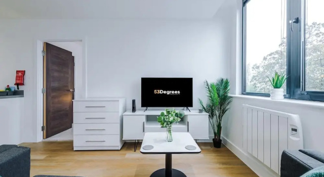 NEW Stylish Apartment Amazing Location Sleeps 4