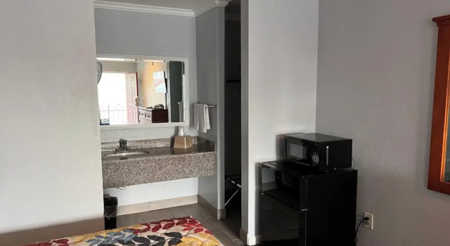 Четырёхместный номер Standard Islander Motel Santa Cruz CA