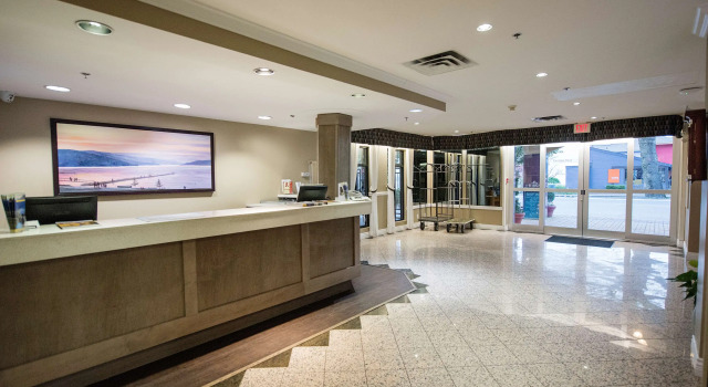 Harrison Lake Hotel, Buchen Sie Hotel Hotels in British Columbia mit Pool, Schwimmbad