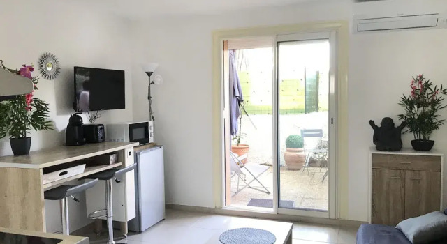 Studio piscine terrasse à 5min plage, Забронировать Отель Отели Приморских Альпы с бассейном, Бассейн