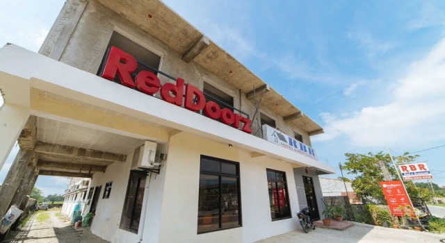 RedDoorz Near Lucap Wharf Alaminos