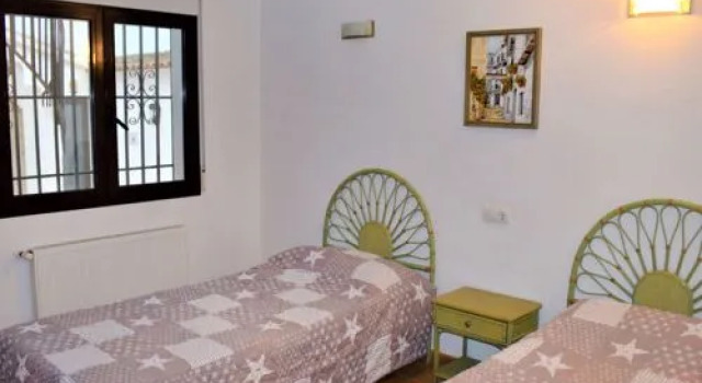 House Ruisenor Falcone