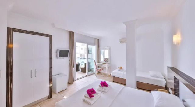 Трёхместный номер Standard с частичным видом на море Belinda Hotel