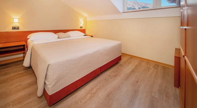 Полулюкс Hotel Dobrovit