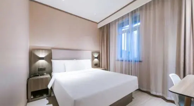 Люкс с 2 комнатами Hanting Hotel Shanghai Hongqiao Airport