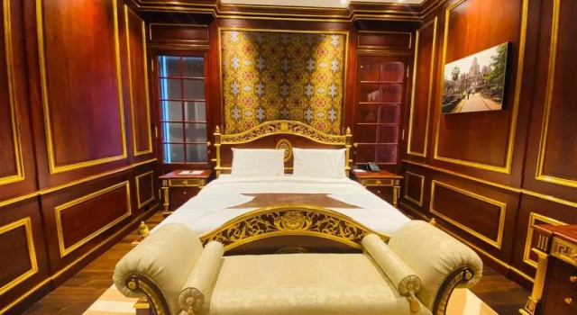 Люкс V V Hotel Battambang