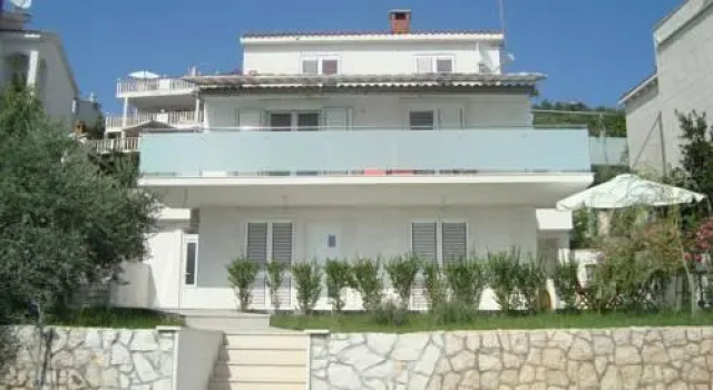 Apartments Niana, Забронировать Апартаменты/квартира Отели Округ-Доний с бассейном, рядом с Частный пляж «Apartmans Juric», Бассейн