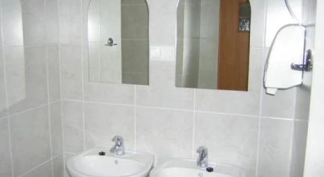 Centrum Hostel, Забронировать Хостел Хостелы Кракова, рядом с Церковь Святого Франциска Ассизи, Хостел