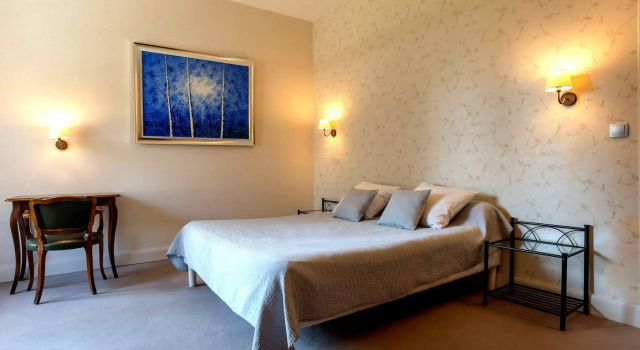 Domaine des Cèdres : Logis Hôtel, Résidence, Gîtes et Insolites, Rezervați Hotel Villebois 