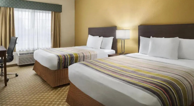 Четырёхместный номер Standard City Express By Marriott Manteno