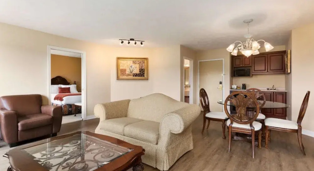 Люкс Presidential с 2 спальнями Days Inn & Suites by Wyndham Moncton