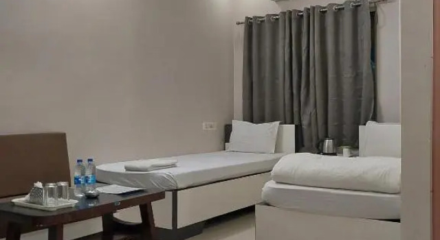 Люкс HOTEL INDRAPRASTHA, Malda
