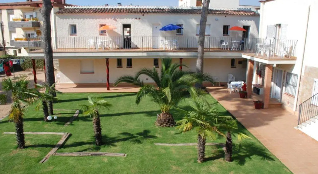Apartaments Ocean, Rezerwuj Apartamentowiec hotelowy Hotele w Gironès z parkingiem, Parking