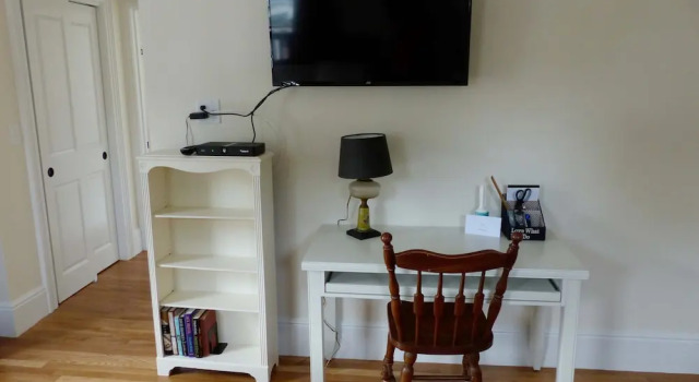 Четырёхместный номер Grand с балконом Davis Square Inn