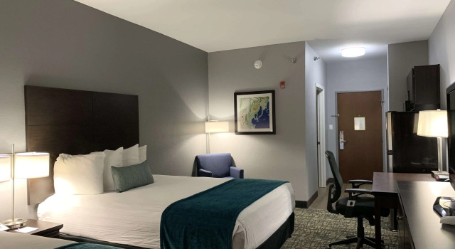 Четырёхместный люкс Best Western Plus Olive Branch Hotel & Suites