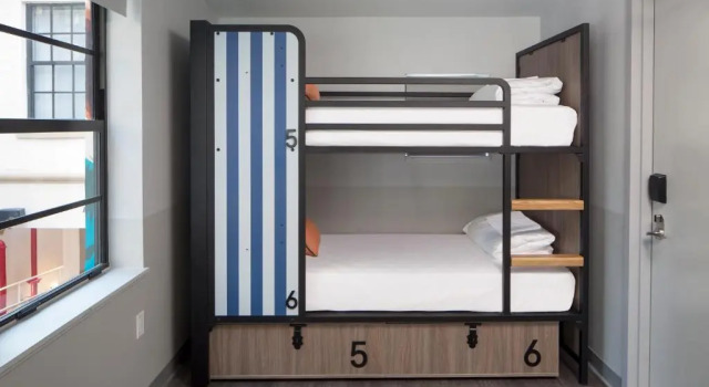 Кровать в общем номере Hotel Rendale Miami Beach