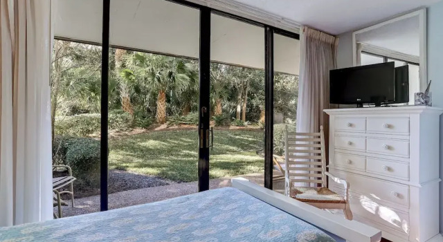 Pet Friendly 2 Bedroom Villa with Pool - Captains Court, Забронировать Вилла Амилия Jacksonville Coast