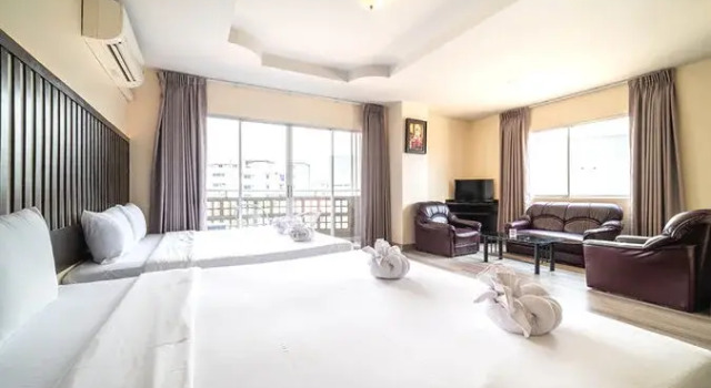Семейный люкс Sunday JA Plus Hotel