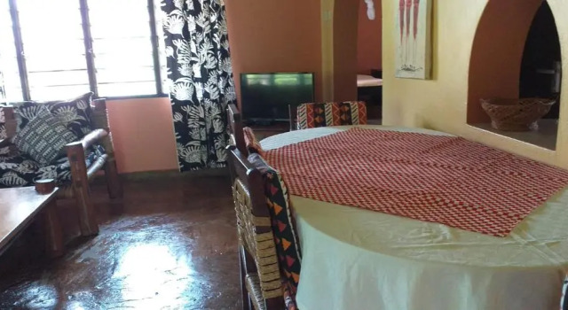 Malaika Holiday Villas, Varaa Hotelli Hotellit Coast Region uima-altaalla, Uima-allas