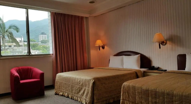 Четырёхместный номер Comfort Empire Hotel