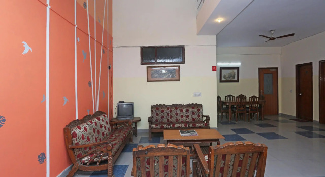 Capital O Hotel TOWN HOME, Забронировать Отель Нойда штат Уттар-Прадеш