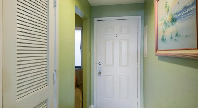 Land's End 204 Building 9 Beachfront Condo / Updated / Gated
