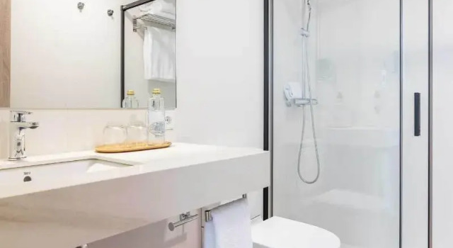 HQ Arena Hotel, Забронировать Отель Куатре Карререс 