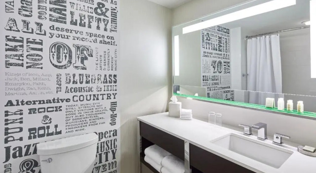 Гостевой номер Deluxe Renaissance Nashville Hotel