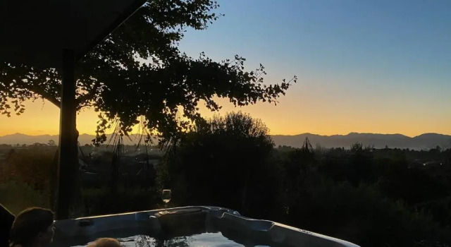 Views over Blenheim - Blenheim Holiday Home, Забронировать Отель Бленем Мальборо, рядом с Villa Maria Marlborough Winery