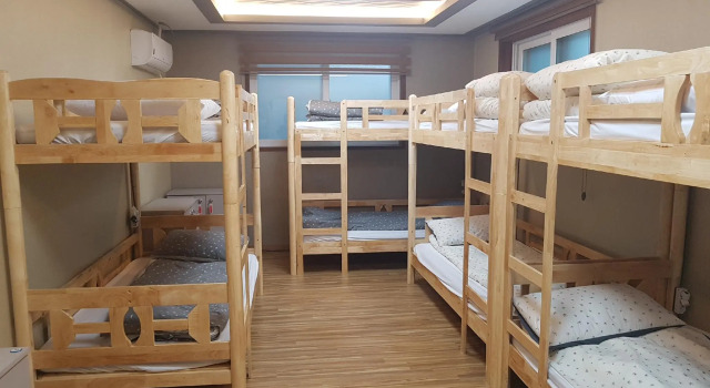 TreehouseUnseo GuestHouse, Prenota Hotel Hotel a Gyeonggi-do con parcheggio, Parcheggio