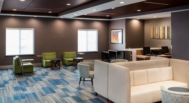 Holiday Inn Express and Suites Ontario Airport by IHG, Rezerwuj Hotel Creekside Kalifornia