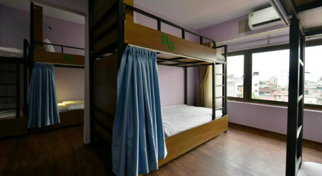 Кровать в общем номере Group Nest Hotel