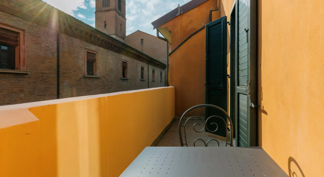 Nazario Sauro 14 - Bilocale con balcone, Забронировать Отель Болонья провинция Болонья, рядом с Башня Гарисенда