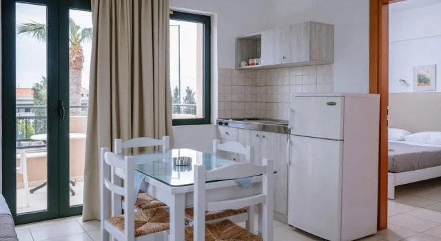 Апартаменты c 1 комнатой с балконом и с видом на бассейн Dionysos Apartments & Studios