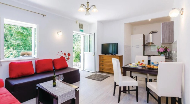 Nice Home in Bosanka With Wifi and 3 Bedrooms
