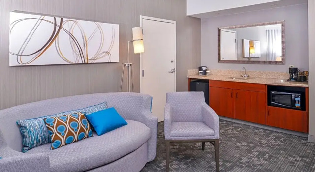 Четырёхместный люкс c 1 комнатой Courtyard by Marriott San Luis Obispo