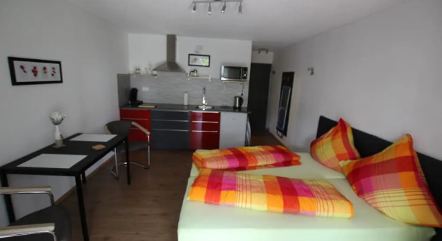Апартаменты c 1 комнатой с балконом Apartment Wesseling Zentrum Nauerz