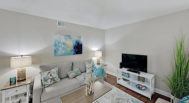 3211hhre 2 Bedroom Condo