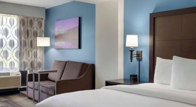 Двухместный номер Deluxe La Quinta Inn & Suites by Wyndham Springfield Airport Rte 66