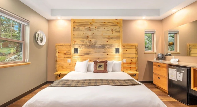 Solitude Bear Room Ada 103 - Estes Park 1 Bedroom Studio by RedAwning